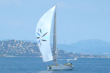 Berenice  impegnata nella suggestiva regata d'altura da St. Tropez a Genova, circumnavigando la Giraglia in Corsica